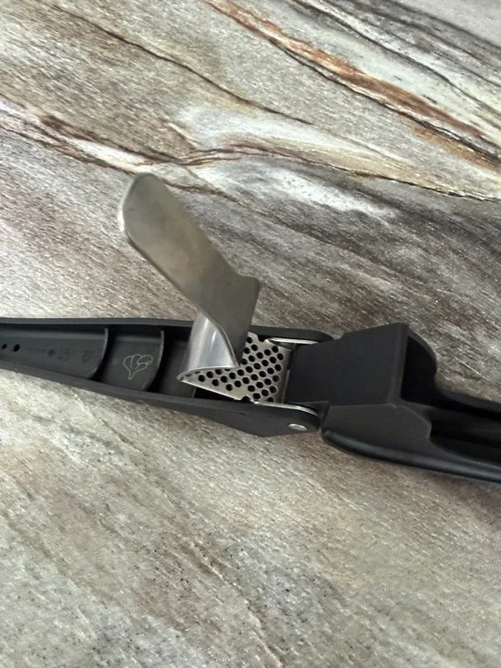 Tupperware Garlic 🧄 Press - Picture 4 of 6